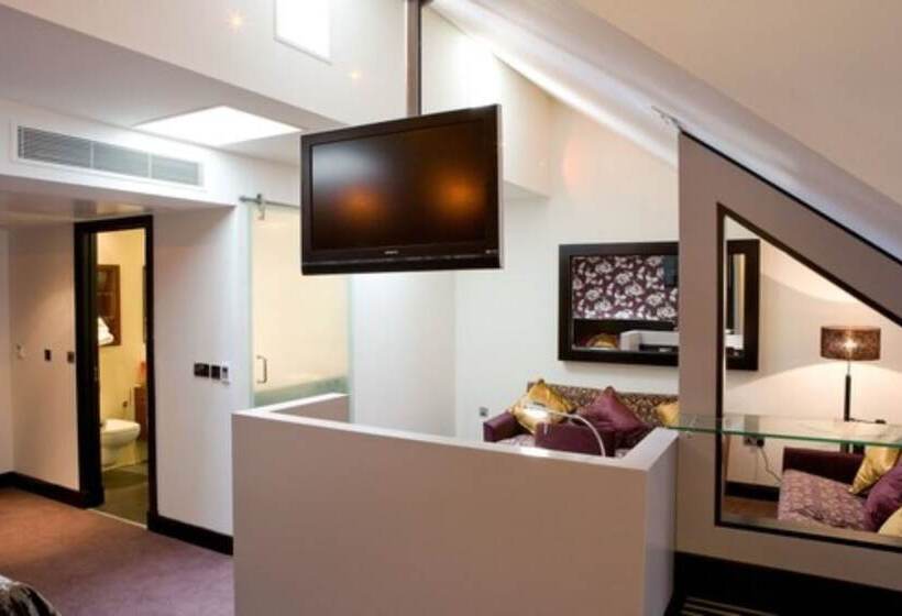 جناح ديلوكس, The Bluebell