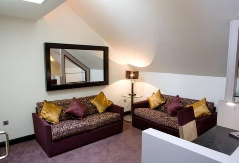 جناح ديلوكس, The Bluebell