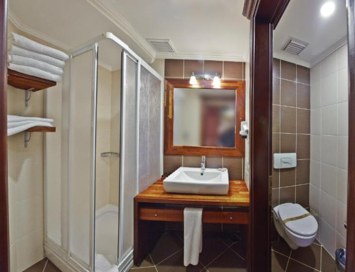 غرفة قياسية ثلاثية, Yucelen