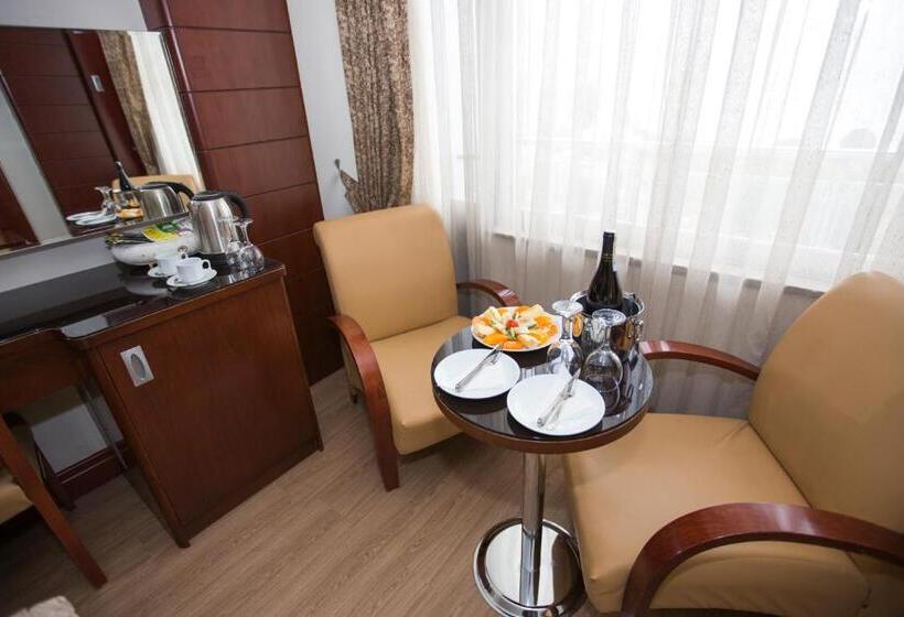 Triple Room Sea View, Mersin Oteli