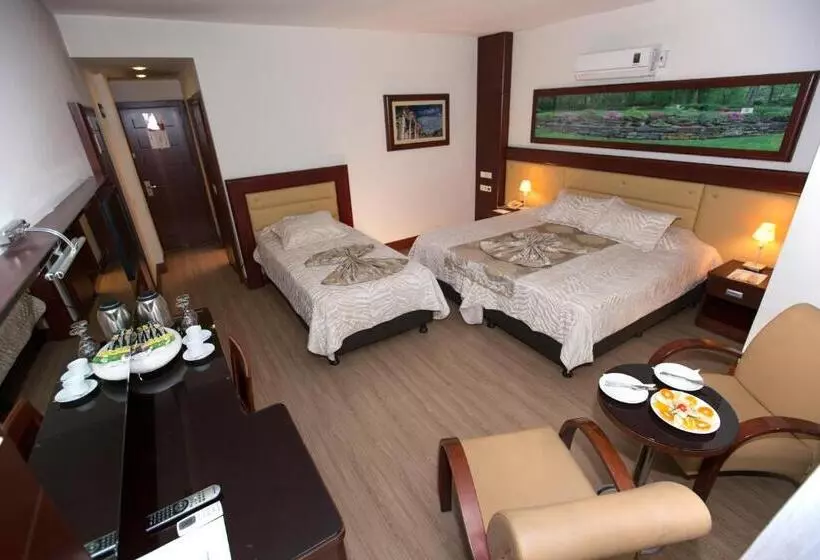 Triple Room Sea View, Mersin Oteli