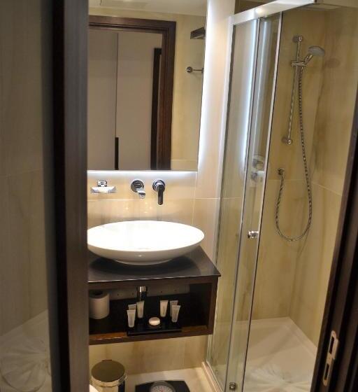 デラックストリプルルーム, The Devonshire