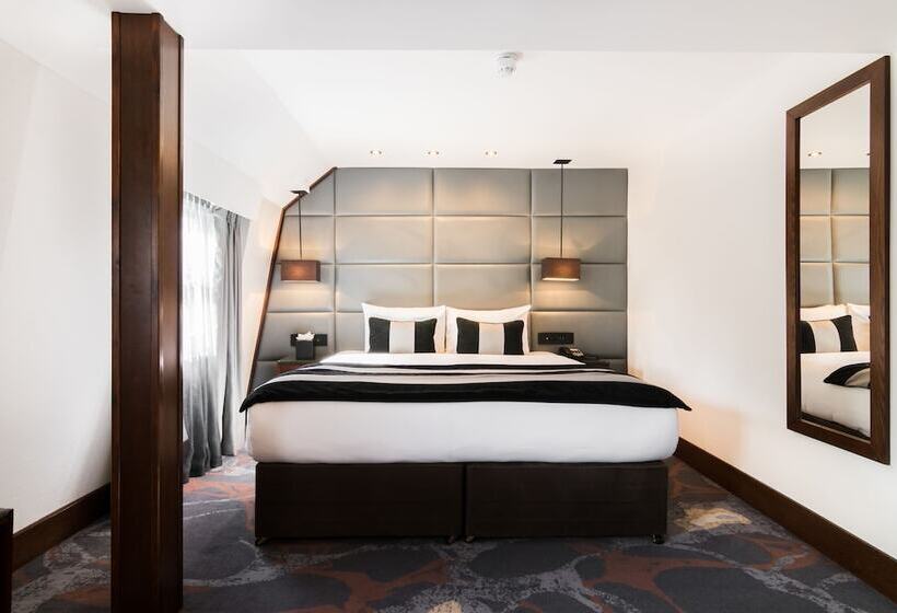 デラックストリプルルーム, The Devonshire