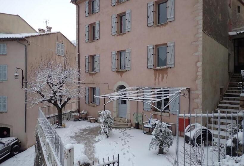 家庭间, Côté Chapelle