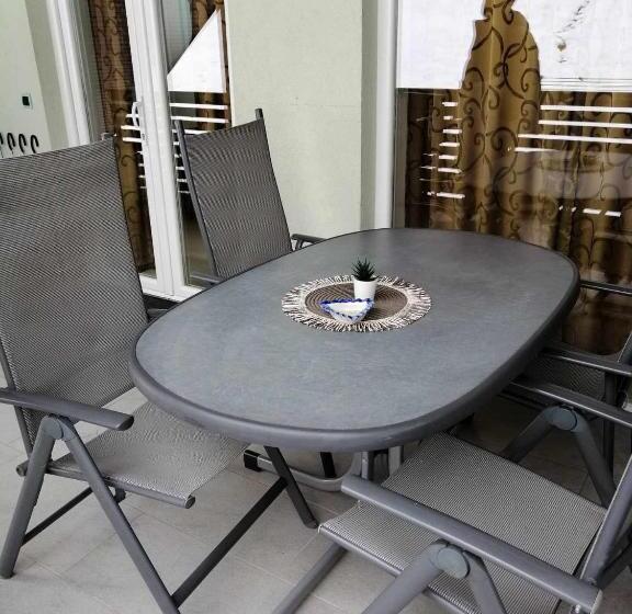 آپارتمان دلوکس 3 خوابه, Apartments Unite