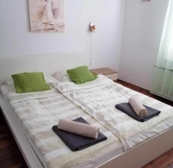 آپارتمان 2 خوابه با بالکن, Apartments Unite