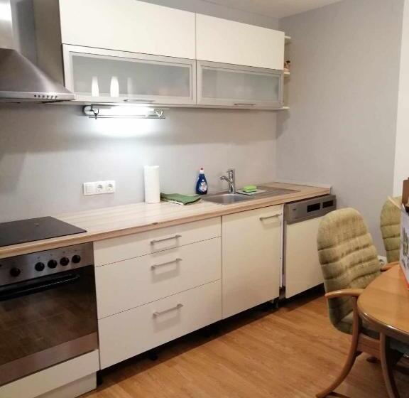 آپارتمان 2 خوابه با بالکن, Apartments Unite