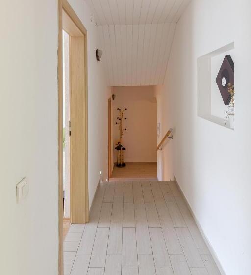 آپارتمان 2 خوابه با بالکن, Apartments Unite