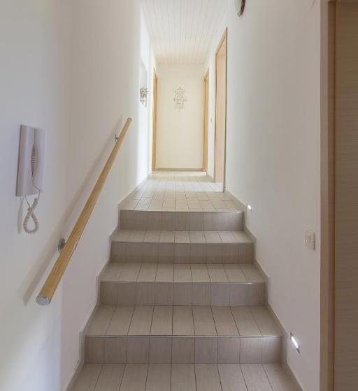 آپارتمان 2 خوابه با بالکن, Apartments Unite