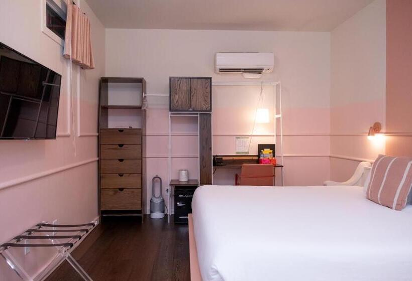 غرفة قياسية داخلية, The Russell