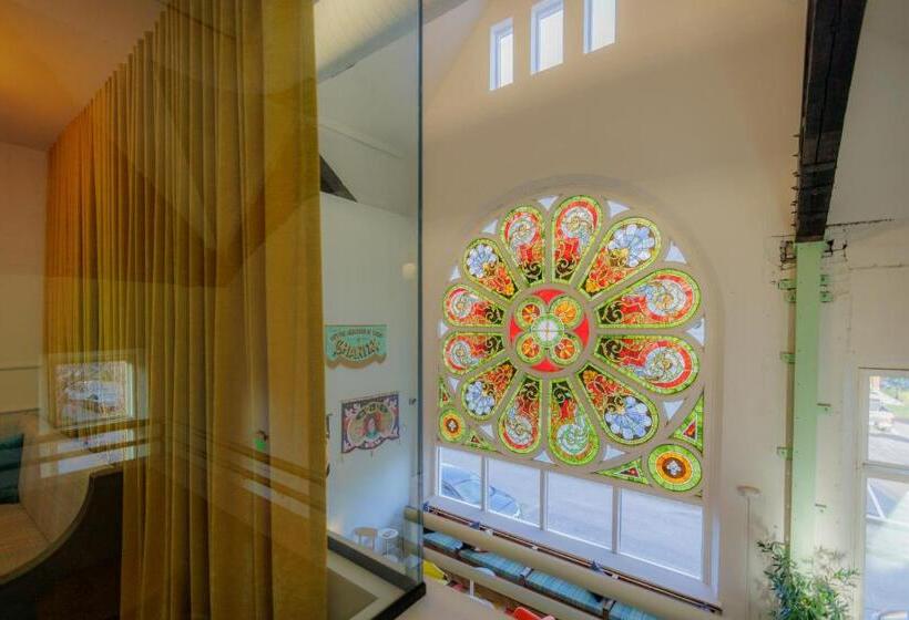 جناح دور أخير, The Russell