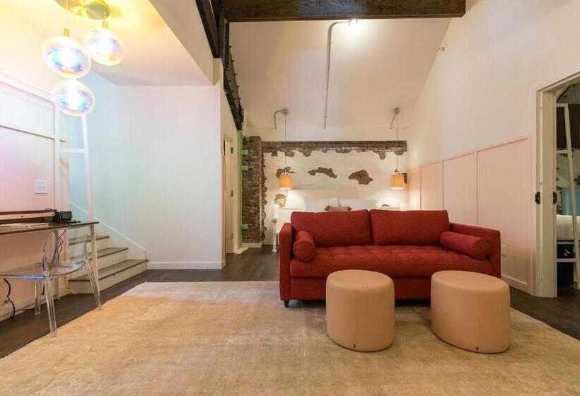 جناح, The Russell