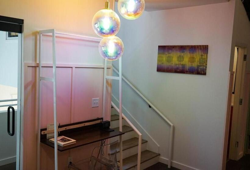 جناح, The Russell