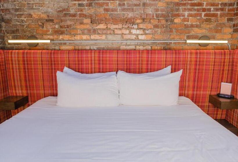 جناح, The Russell