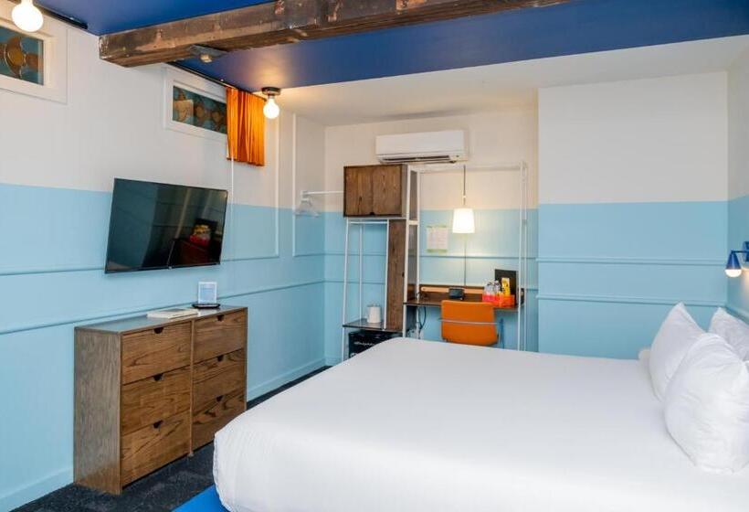 غرفة قياسية داخلية, The Russell