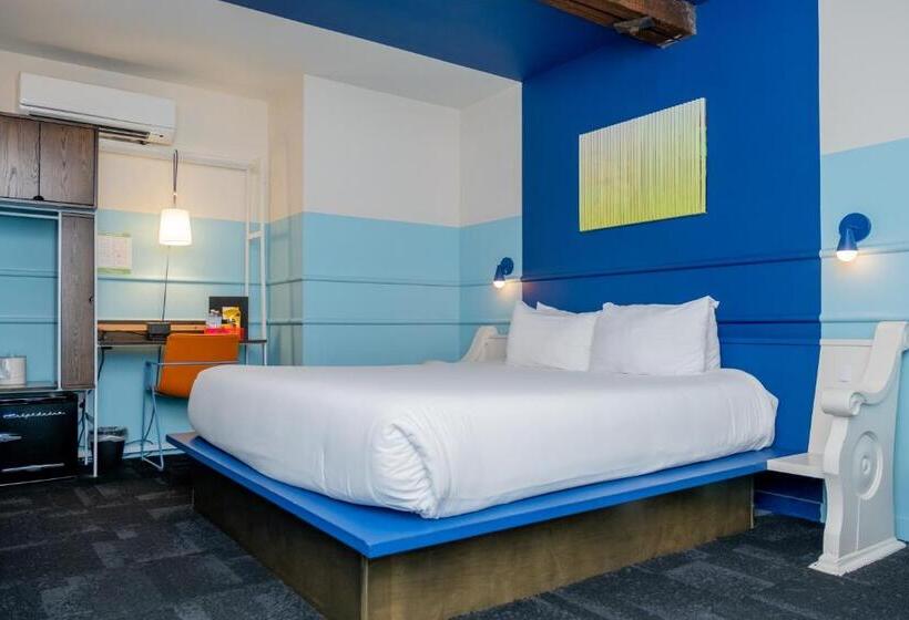 غرفة قياسية داخلية, The Russell