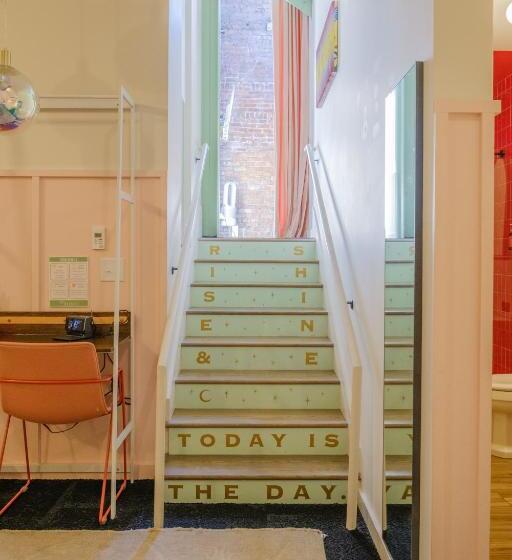 جناح, The Russell