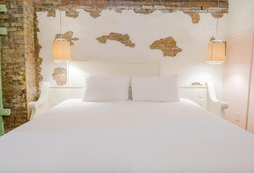 جناح, The Russell