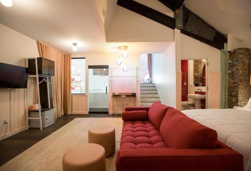 جناح, The Russell