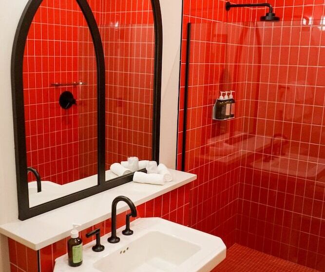 غرفة قياسية سرير كينج, The Russell