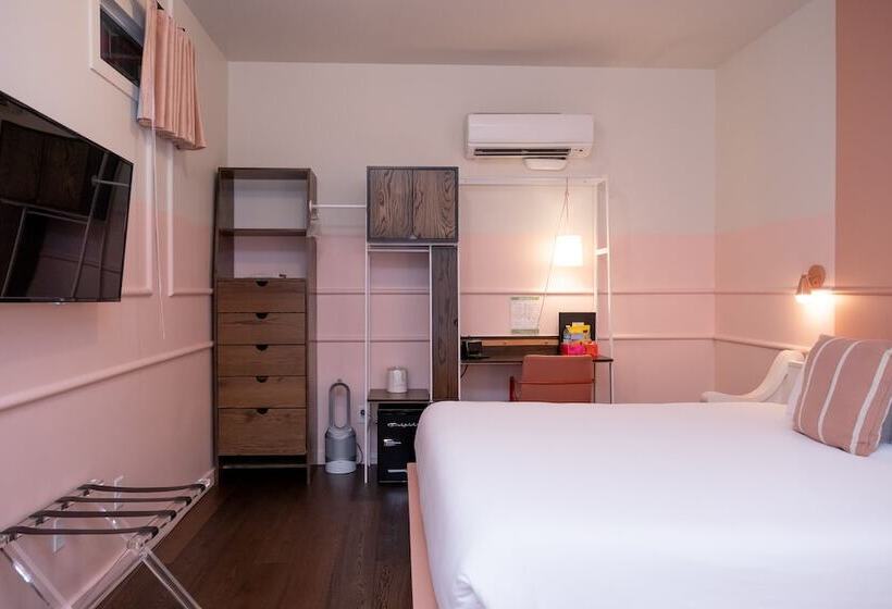 غرفة قياسية سرير كينج, The Russell