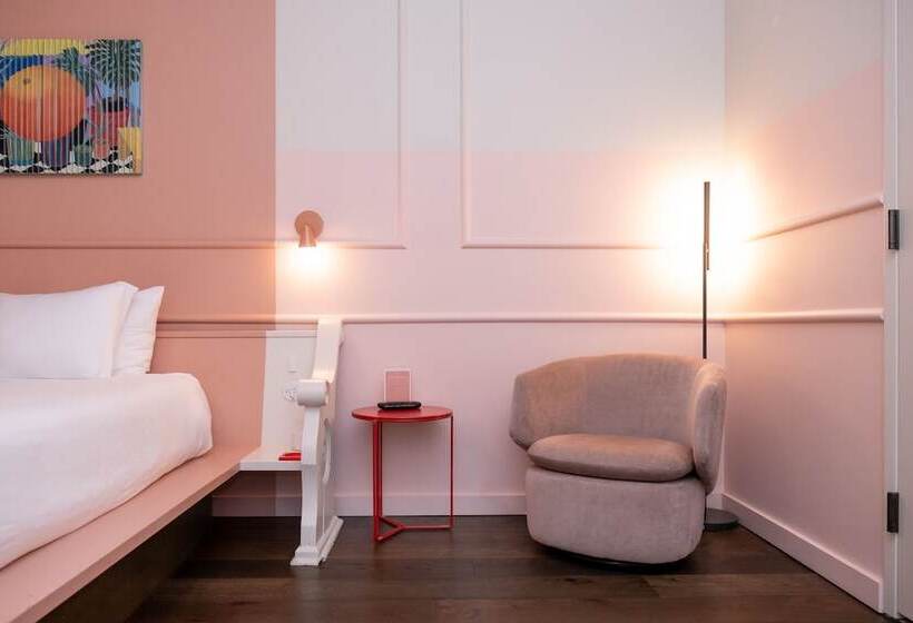 غرفة قياسية سرير كينج, The Russell