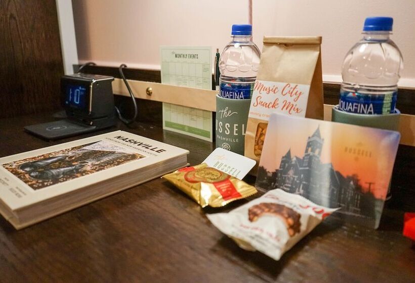 غرفة قياسية سرير كينج, The Russell