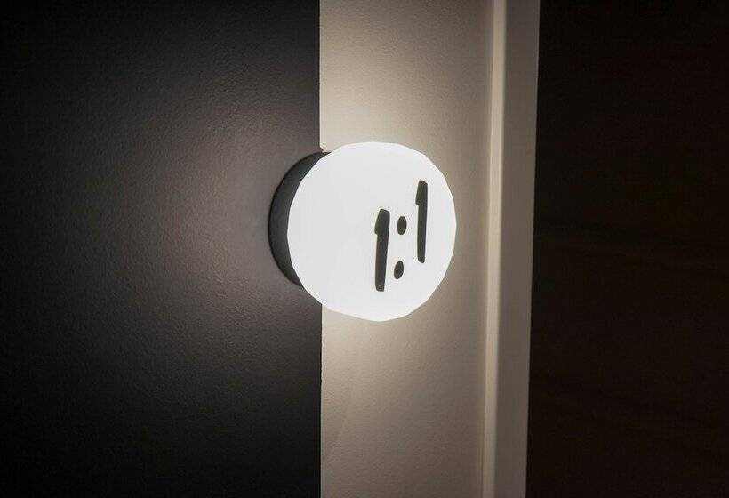 غرفة قياسية سرير كينج, The Russell