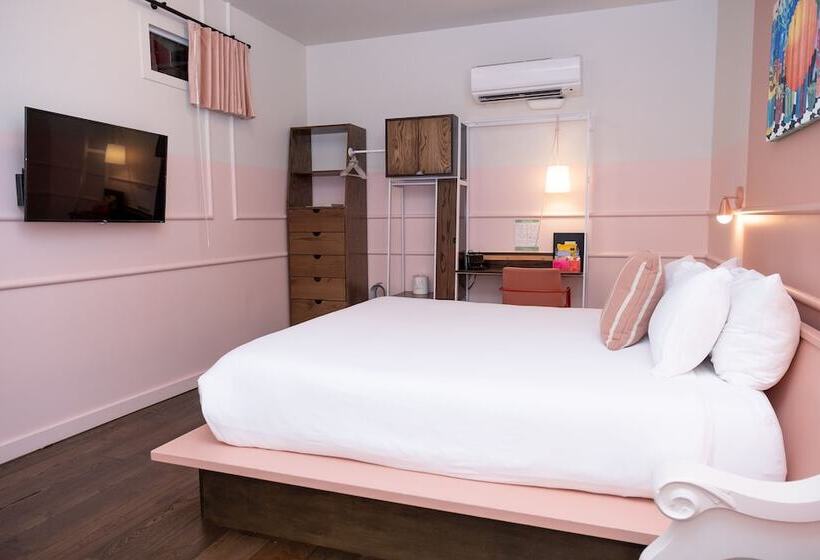 غرفة قياسية سرير كينج, The Russell