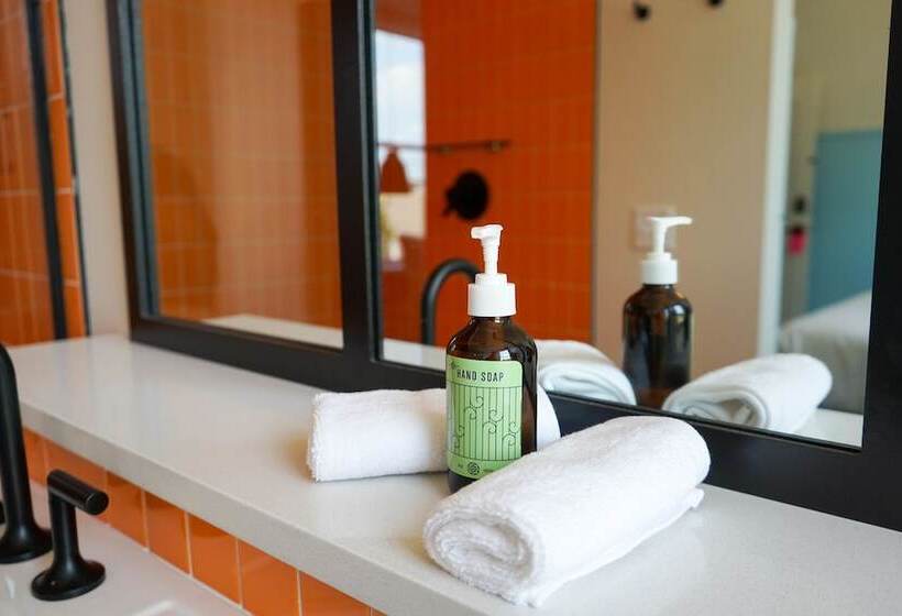 غرفة كلاسيكية سرير كينج, The Russell