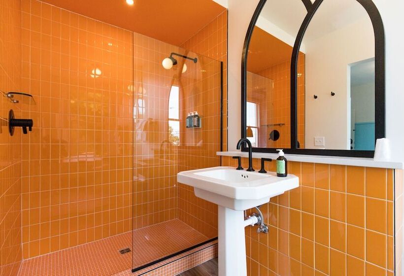 غرفة كلاسيكية سرير كينج, The Russell