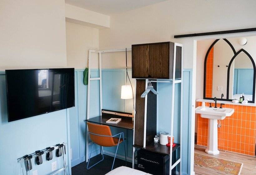 غرفة كلاسيكية سرير كينج, The Russell