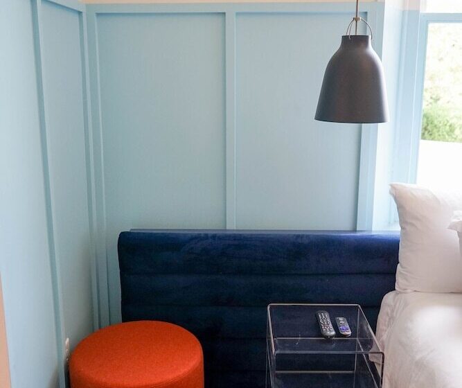 غرفة كلاسيكية سرير كينج, The Russell