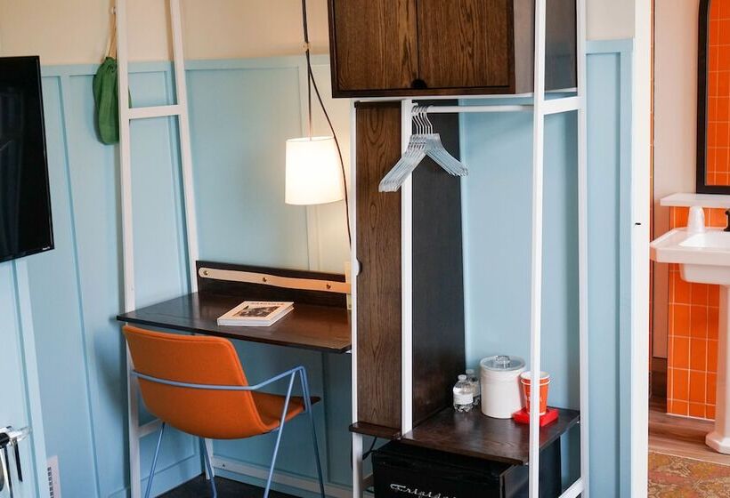 غرفة كلاسيكية سرير كينج, The Russell