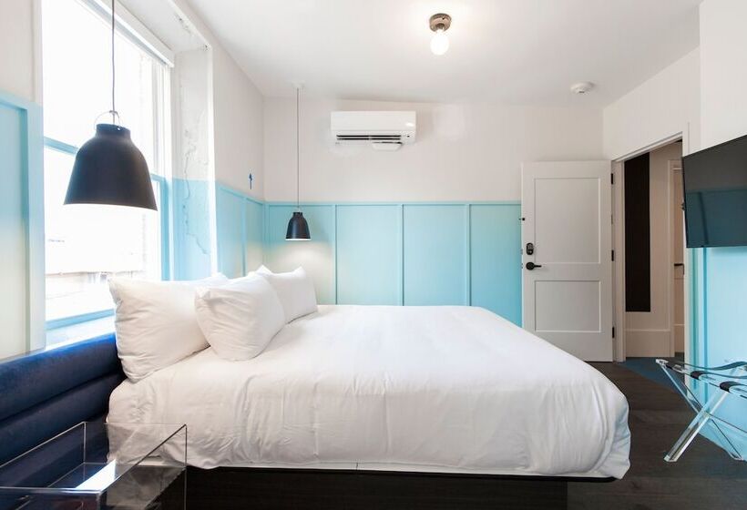 غرفة كلاسيكية سرير كينج, The Russell