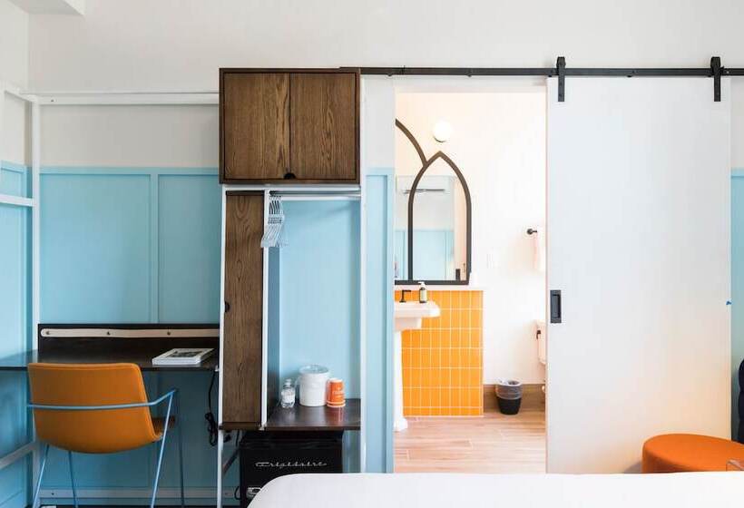 غرفة كلاسيكية سرير كينج, The Russell