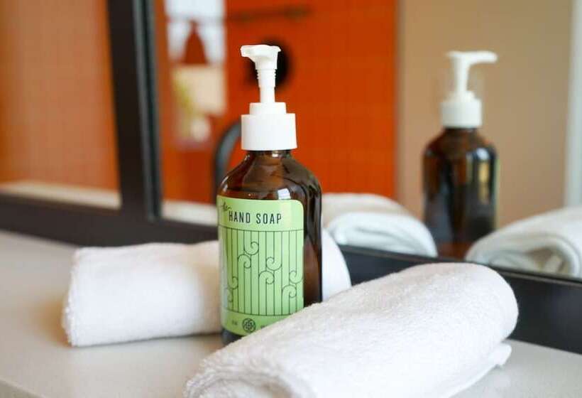 غرفة ديلوكس سرير ملكى, The Russell