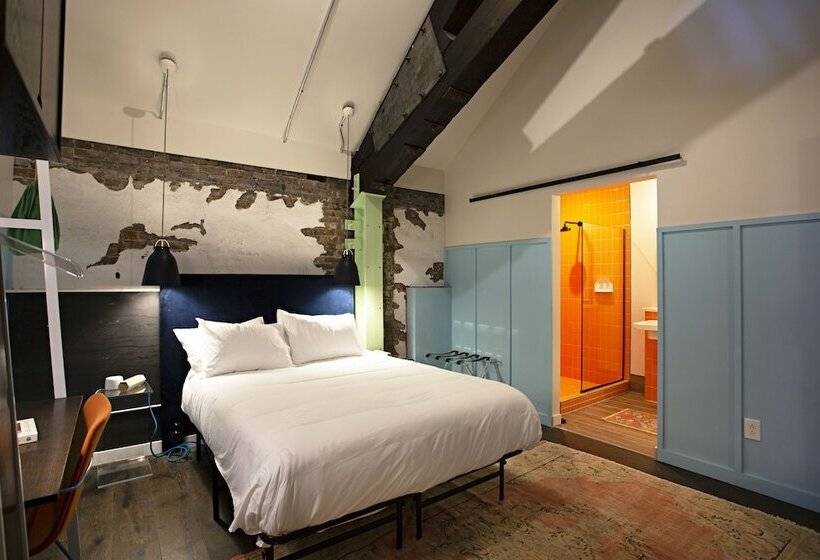 غرفة ديلوكس سرير ملكى, The Russell