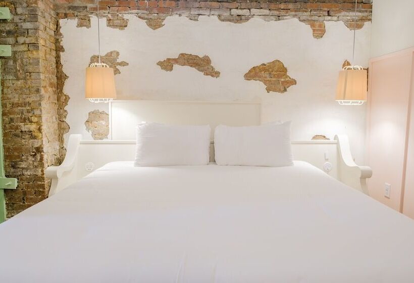 جناح, The Russell