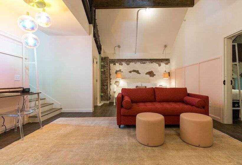 جناح, The Russell