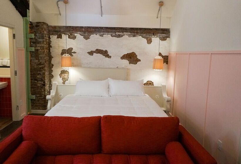 جناح, The Russell