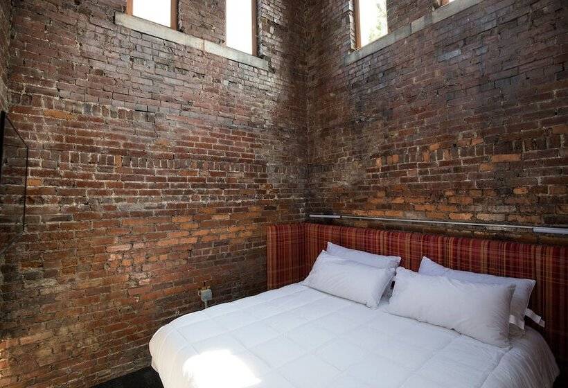 جناح, The Russell