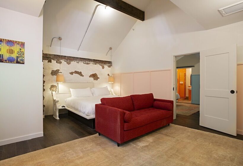 جناح, The Russell