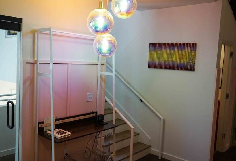 جناح, The Russell