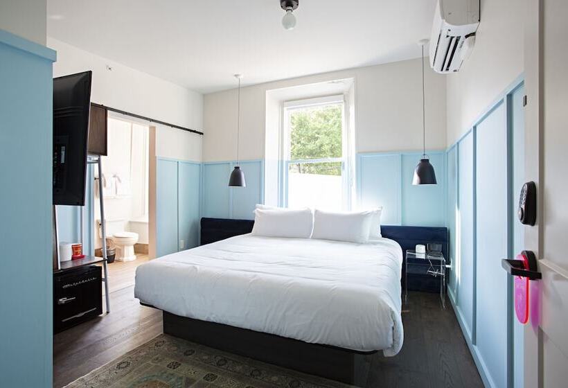 غرفة كلاسيكية سرير كينج, The Russell