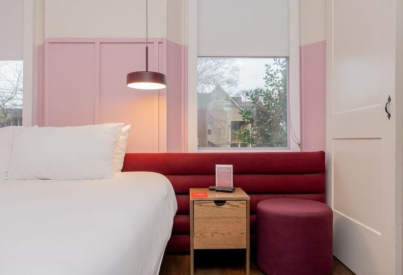 غرفة كلاسيكية سرير كينج, The Russell