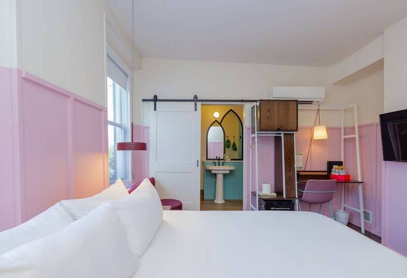 غرفة كلاسيكية سرير كينج, The Russell