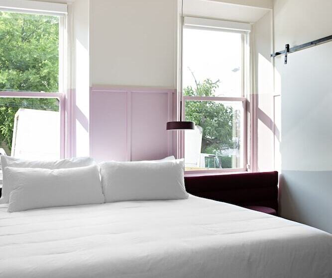 غرفة كلاسيكية سرير كينج, The Russell