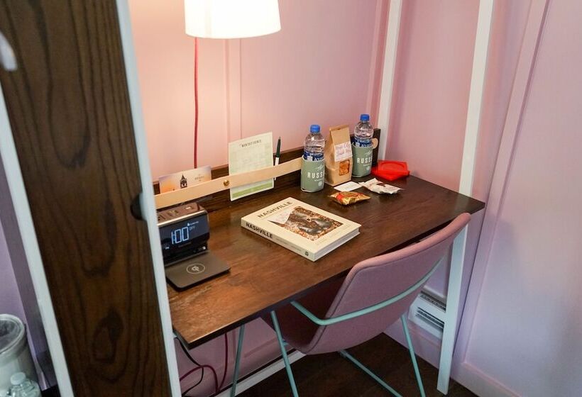 غرفة كلاسيكية سرير كينج, The Russell