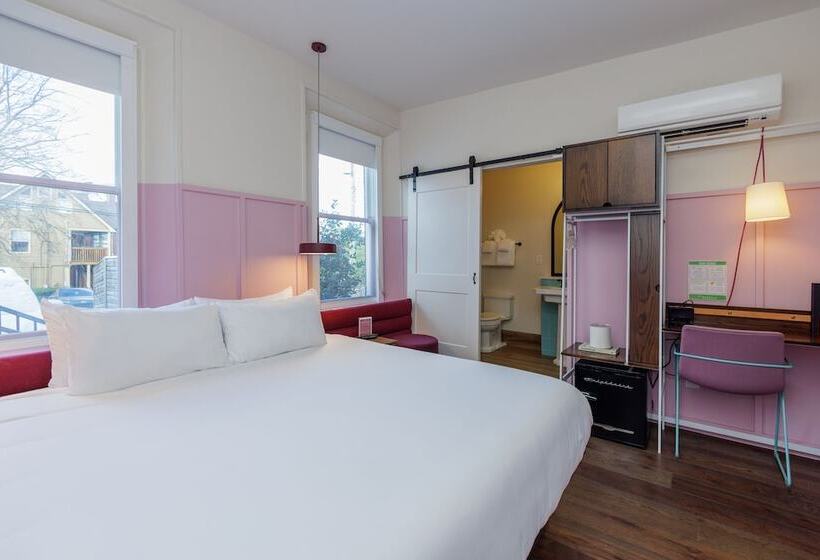 غرفة كلاسيكية سرير كينج, The Russell